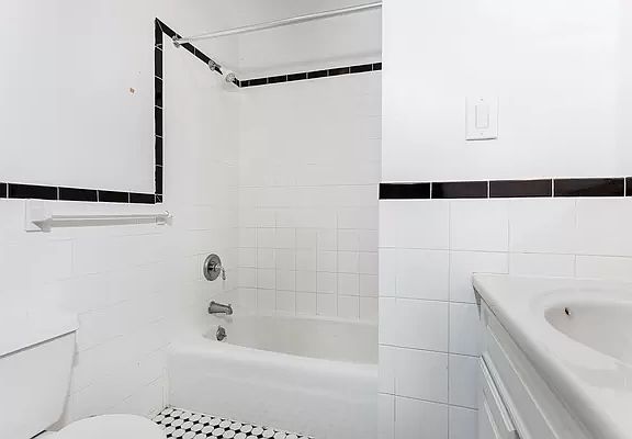 3rd image of 305 E 56th St APT 4F