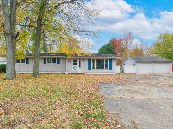 923 N Main St, Watervliet, MI 49098