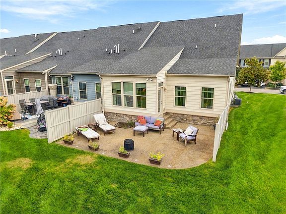 2nd image of 2041 Connecticut Ln