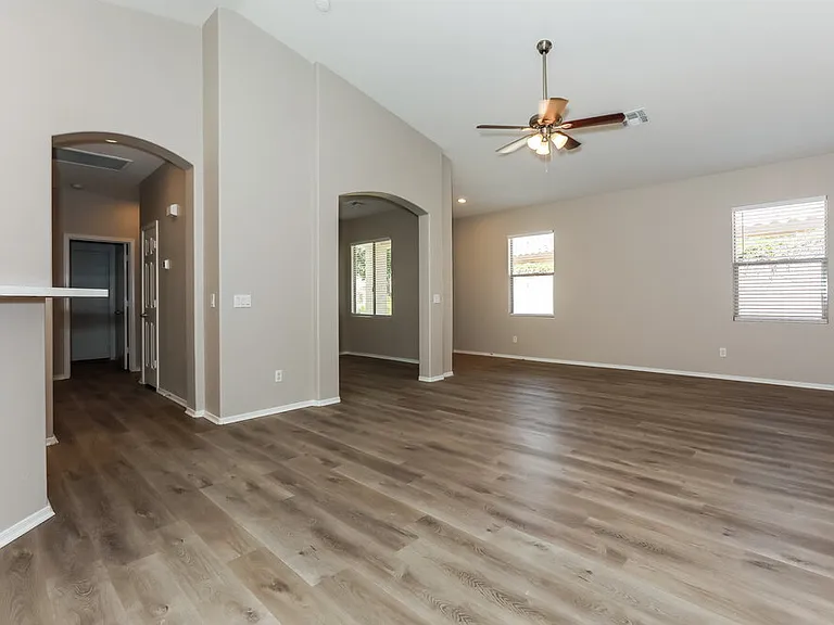 4101 S Vineyard Ave — Photo 4