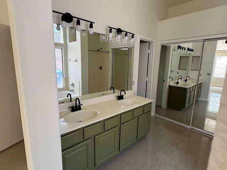 2538 N 86th Dr — Photo 9