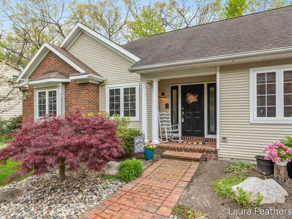 2084 Timberview Dr NE, Grand Rapids, MI 49525