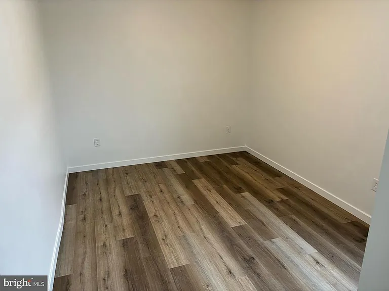 1019 S Broadway — Photo 9