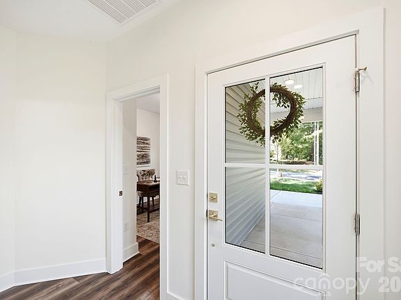 5th image of 1731 Deer St