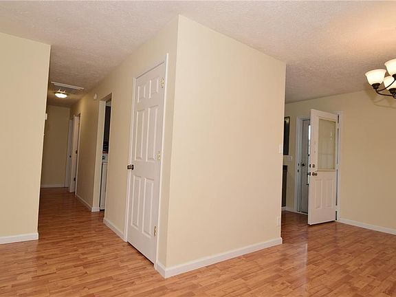 4th image of 3220 Wellington Ave