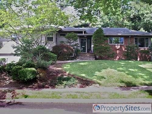1st image of 9 Highland Pl