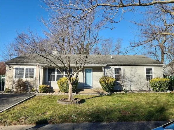 (undisclosed Address), Central Islip, NY 11722