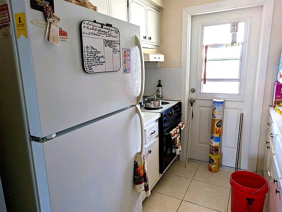 4th image of 2115 NE 42nd Court #208N