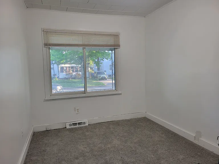 7027 Chalmers Ave — Photo 7