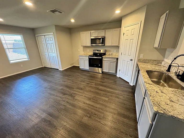 7618 Capstone Rdg — Photo 10