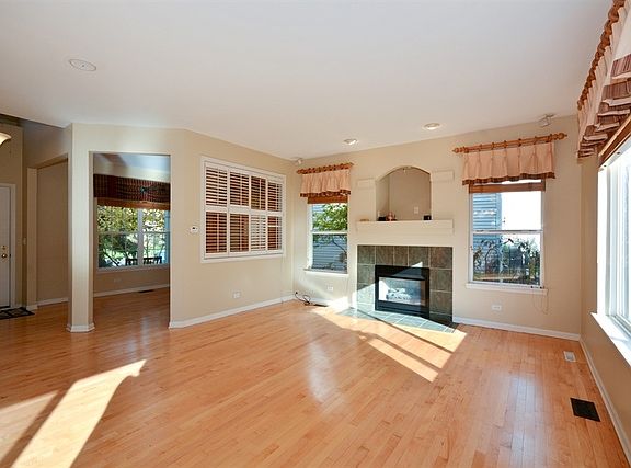 3rd image of 1054 Shoreline Dr