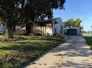 1404 Winter Dr, Freeport, IL 61032