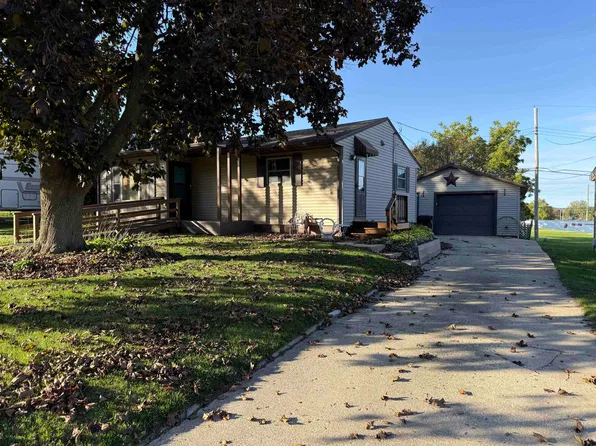 1404 Winter Dr, Freeport, IL 61032