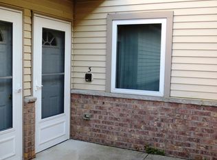 842 Evergreen Dr UNIT 3, Hartford, WI 53027