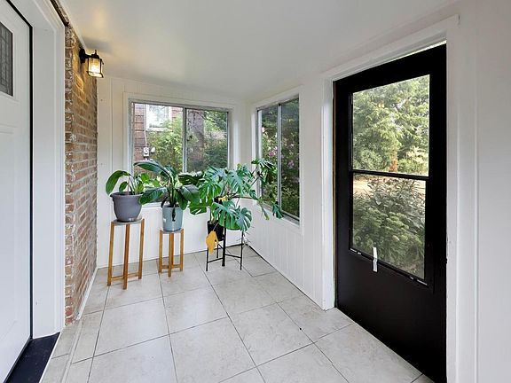 3rd image of 2711 Elgin Rd