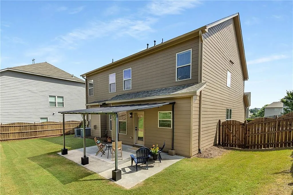 5 bed, 3.0 bath, 2956 sqft, $2,900 — Photo 2