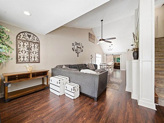 4th image of 341 Saddlebrooke Cir