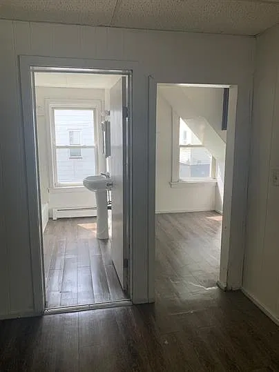 3 bed, 1040 sqft, $1,599 — Photo 2