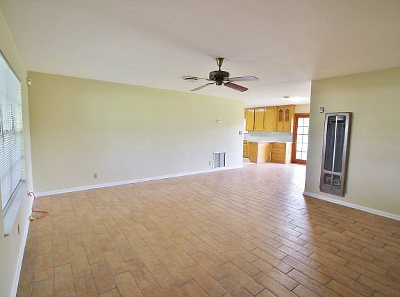 3rd image of 2207 S San Antonio Ave