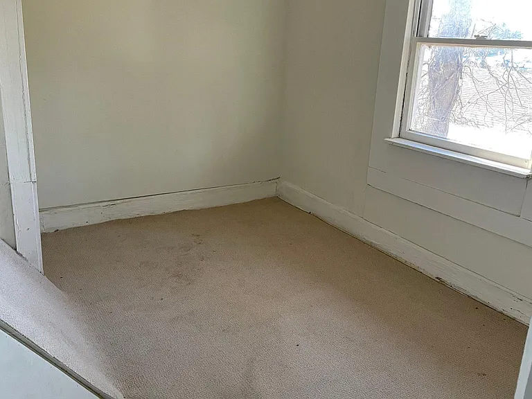 414 E 2nd St #B — Photo 8