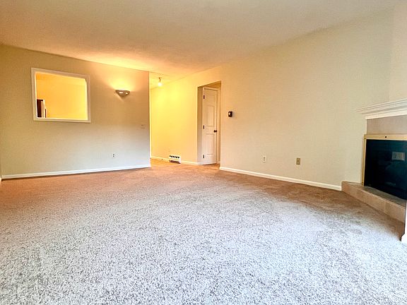 5th image of 55 Mill Plain Rd Unit 32-12