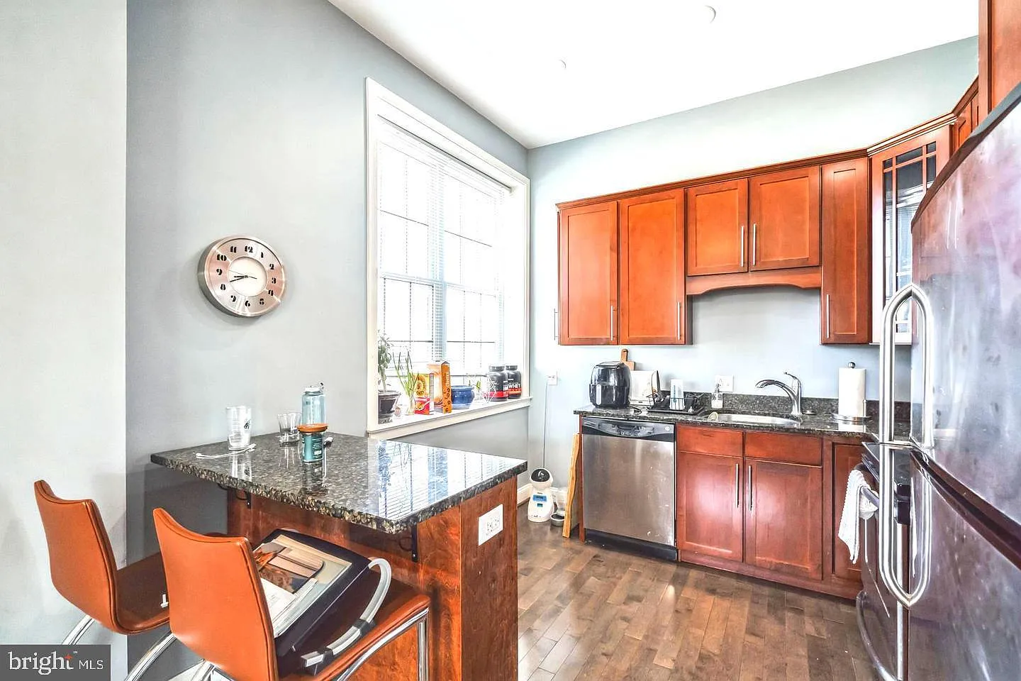 2 bed, 2.5 bath, 5460 sqft, $2,400 — Photo 3