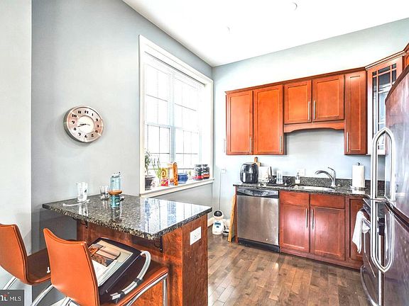 3rd image of 207 Rector St #2R