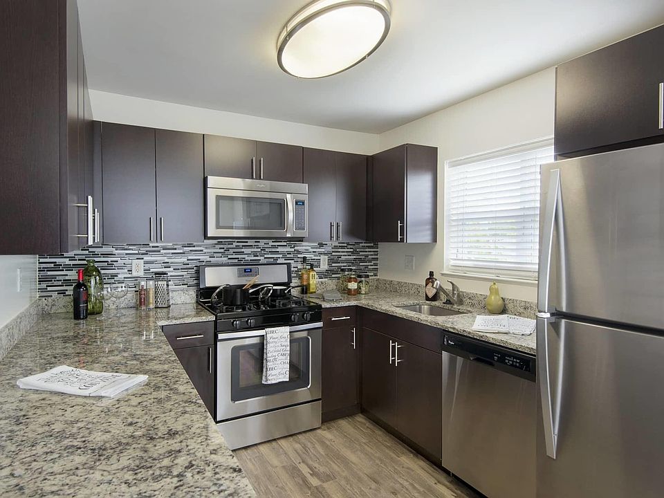 1st image of 264 Newbury St #3