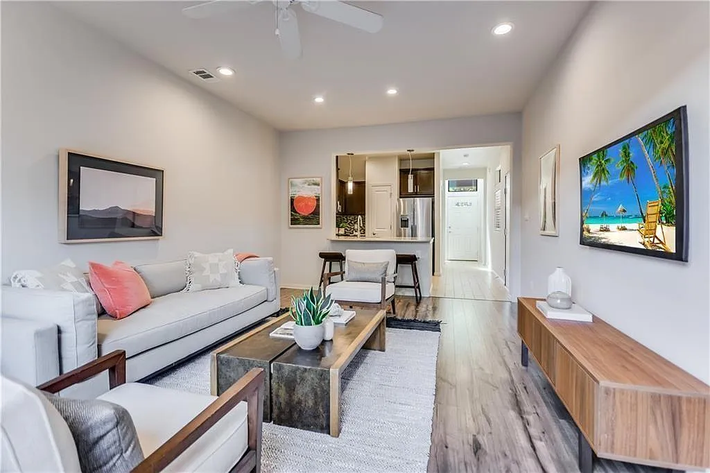 2 bed, 2.5 bath, 1366 sqft, $2,650 — Photo 3