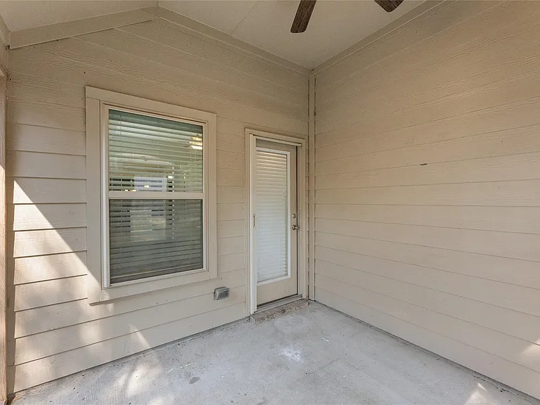 1004 Water Garden Cir — Photo 13