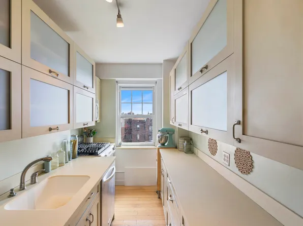 200 Cabrini Boulevard image 10 of 18