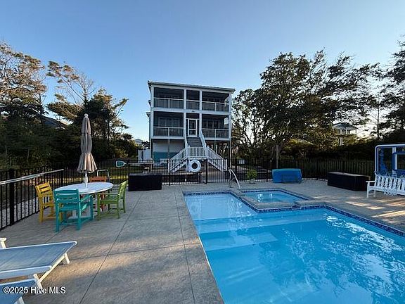 2nd image of 124 W Pelican Drive