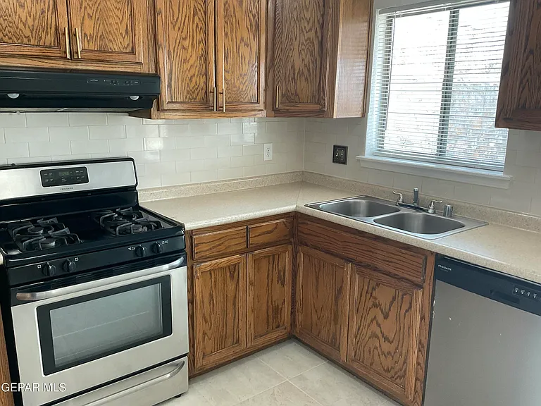 335 Flynn Dr — Photo 14