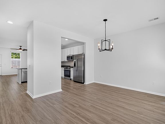 5th image of 407 Hemingway Cir