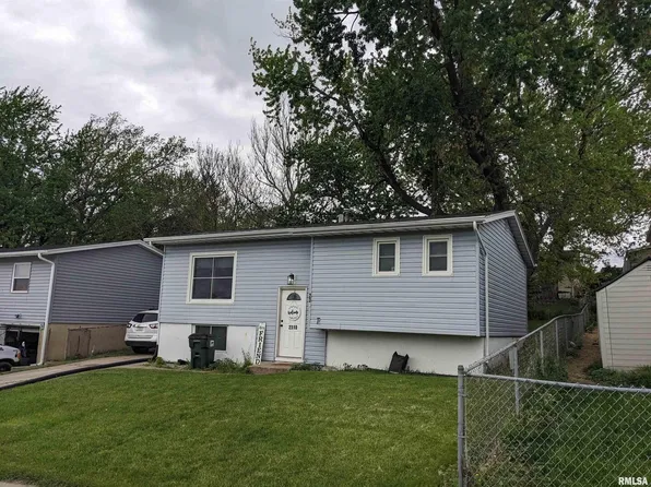 2310 W 58th St, Davenport, IA 52806
