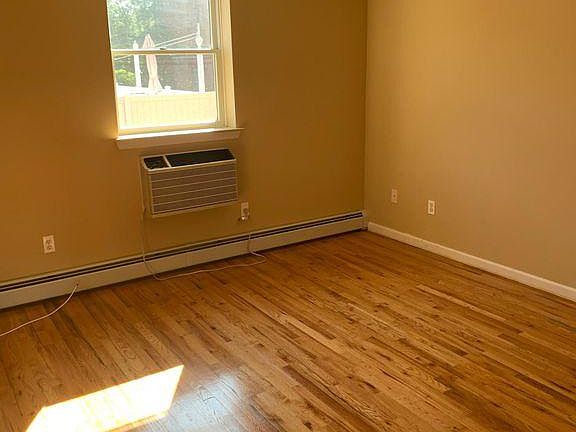 2nd image of 816 Vincent Ave #B