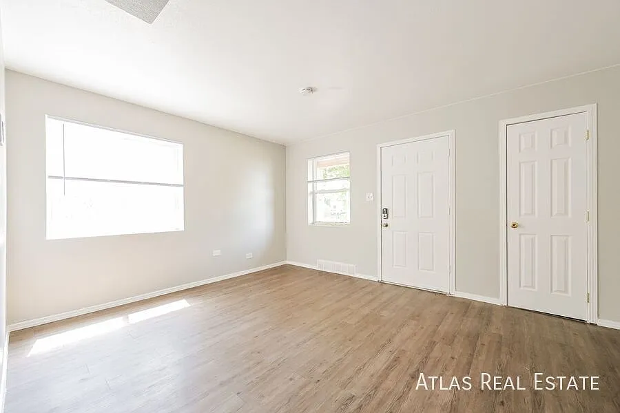 Coming Soon! Charming Bungalow for Rent in Prime Denver Location! 3450 N Birch St — Photo 4