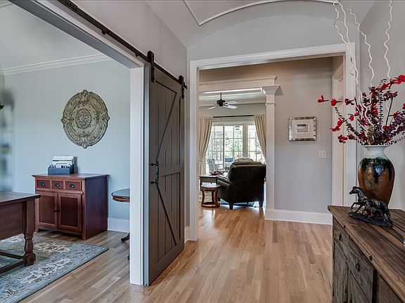 4th image of 131 Twin Ponds Ln