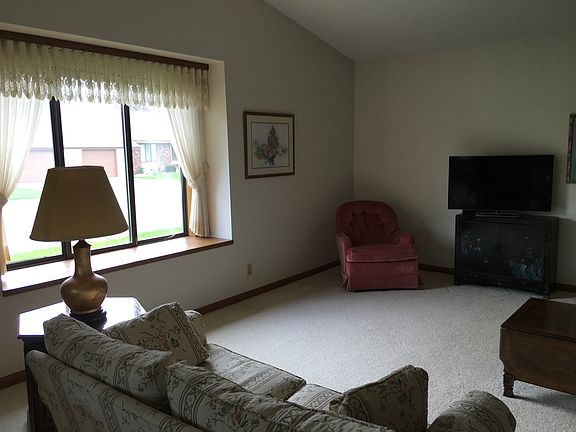 5th image of 459 Cherry Ln