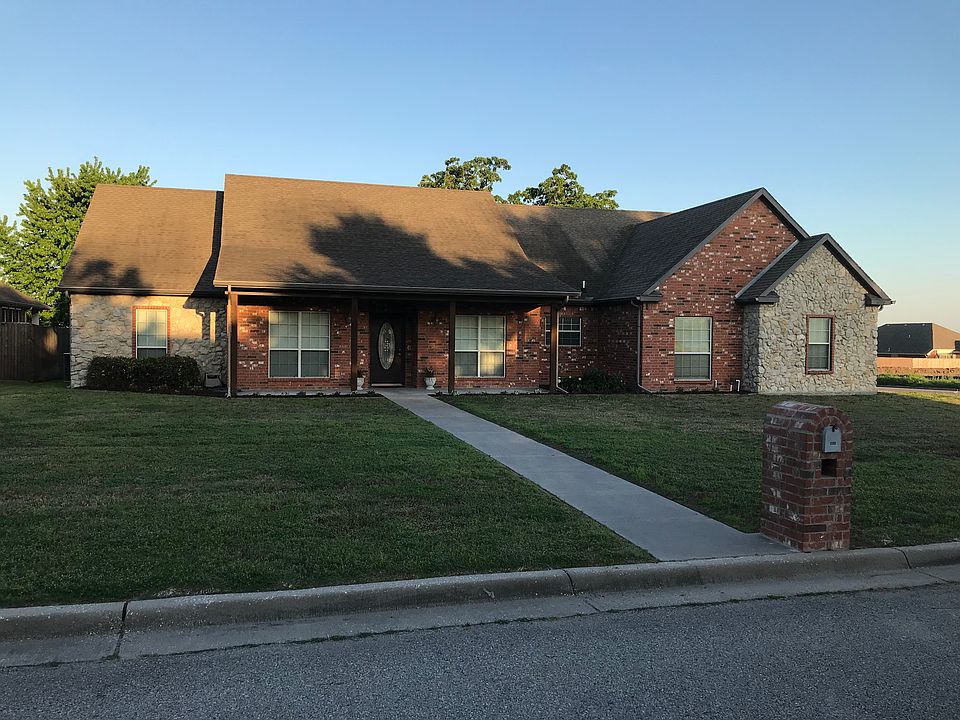 1st image of 6900 Justin Ln