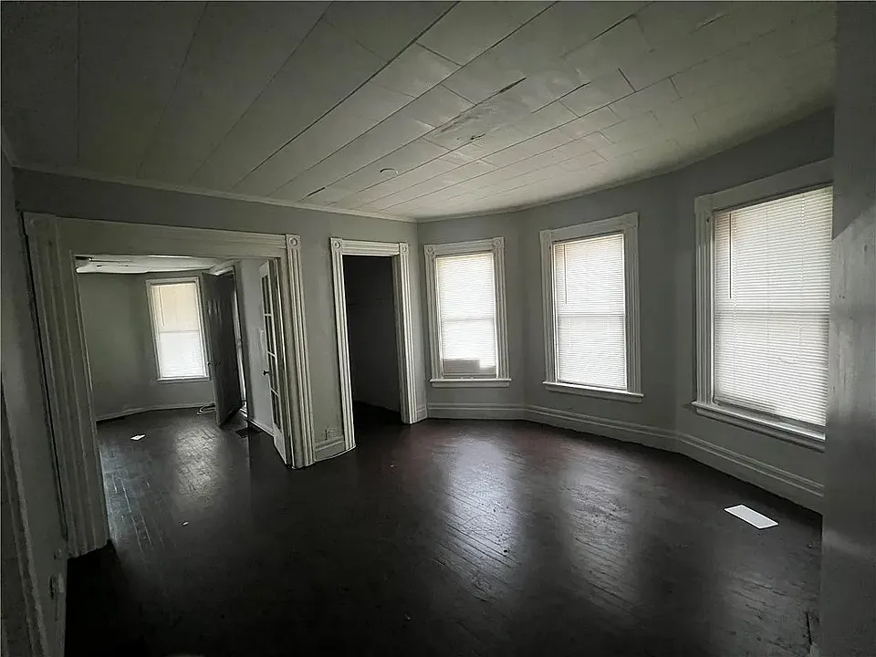 Building Photo 3
