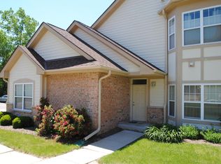 14874 W Hickory Hills Dr UNIT 77, New Berlin, WI 53151