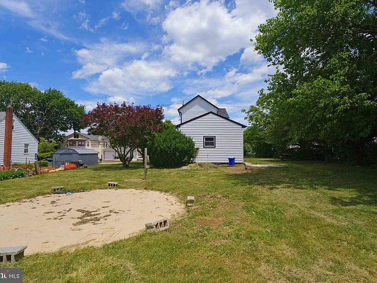 828 Mill St — Photo 18