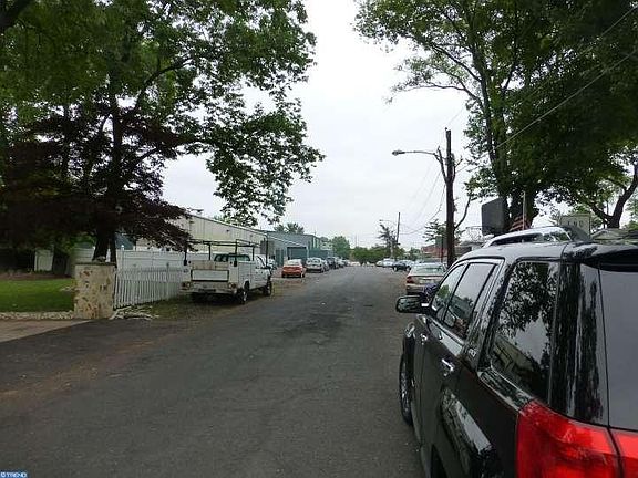 4th image of 3245 Clive Ave