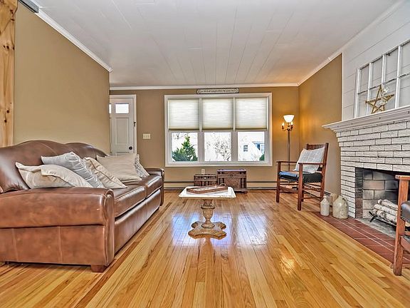 4th image of 8 Hillcrest Dr