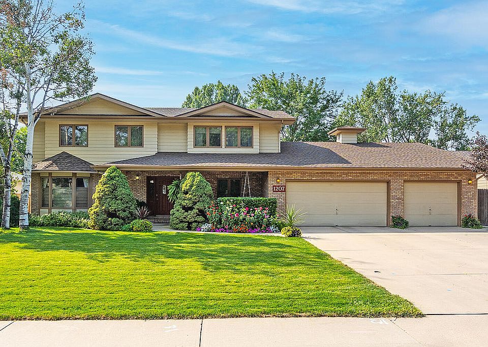 1st image of 1207 Leawood St