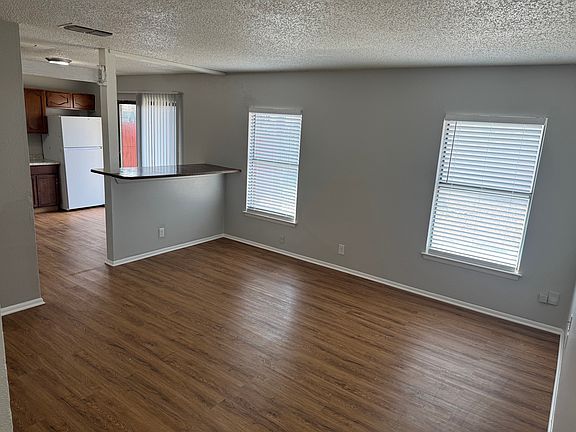 2nd image of 1323 Bitterlake Dr