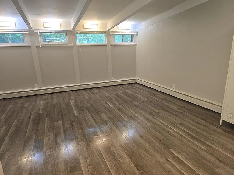 708 Saint Clair Ave — Photo 18