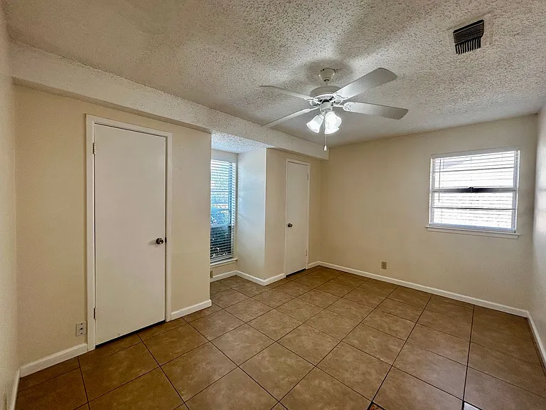 5908 Derek Dr — Photo 12