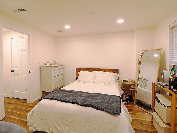 3rd image of 2080 Oakcrest Cir #Basement
